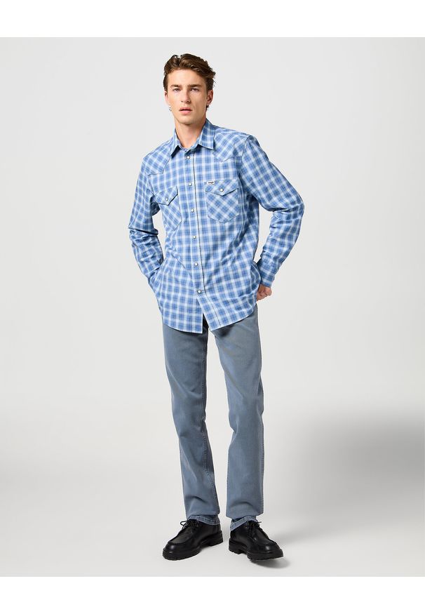 Wrangler - WRANGLER MĘSKIE SPODNIE JEANSOWE GREENSBORO DUSTY BLUE 112362404