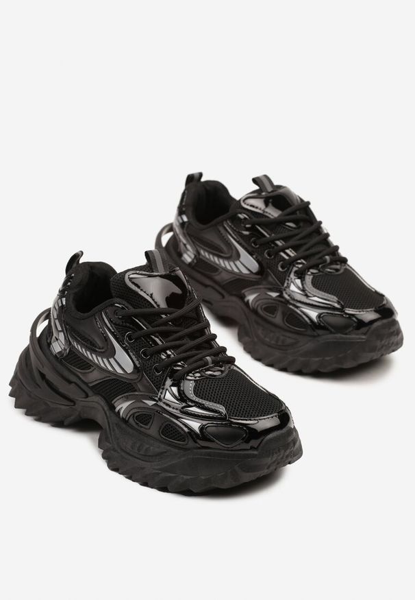 Renee - Czarne Sneakersy na Platformie z Tłoczeniem i Siateczkowymi Wstawkami Galoria. Okazja: na co dzień. Nosek buta: okrągły. Kolor: czarny. Materiał: jeans. Obcas: na platformie