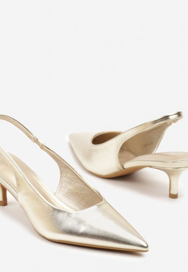 Renee - Jasnozłote Sandały Vices Slingback na Obcasie Typu Kaczuszka Kovirida. Okazja: na co dzień. Kolor: złoty. Materiał: jeans. Obcas: na obcasie. Styl: klasyczny, elegancki, casual. Wysokość obcasa: średni