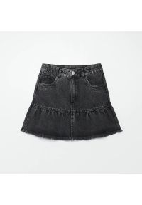 Cropp - Jeansowa spódnica z falbanką - Czarny. Kolor: czarny. Materiał: jeans #1