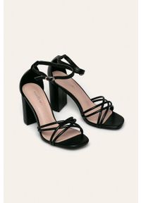 ANSWEAR - Answear - Sandały Ideal Shoes. Zapięcie: klamry. Kolor: czarny. Materiał: syntetyk, materiał, skóra ekologiczna. Wzór: gładki. Obcas: na obcasie. Wysokość obcasa: średni #2