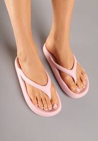 Renee - Różowe Japonki Basic z Piankowego Materiału Osidisa. Okazja: na plażę. Kolor: różowy. Materiał: materiał. Sezon: lato