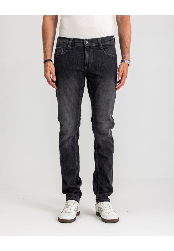 Męskie Spodnie Jeansowe Mustang Style Oregon Tapered Denim Black 1017124 4000 800. Okazja: na co dzień. Stan: obniżony. Styl: elegancki, casual