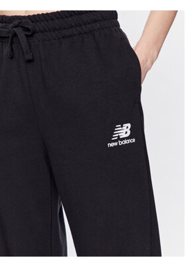 New Balance Spodnie dresowe WP31530 Czarny Relaxed Fit. Kolor: czarny. Materiał: bawełna, syntetyk, dresówka