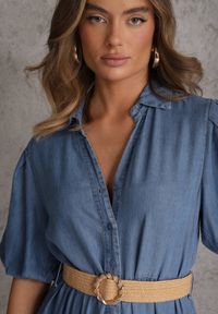 Renee - Jasnoniebieska Koszulowa Sukienka z Wiskozą Paskiem z Plecionki i Bufkami Nedara. Okazja: na co dzień. Kolor: niebieski. Materiał: wiskoza. Typ sukienki: koszulowe. Styl: casual #4