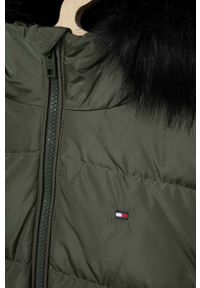 TOMMY HILFIGER - Tommy Hilfiger kurtka puchowa dziecięca kolor zielony. Okazja: na co dzień. Kolor: zielony. Materiał: puch. Wzór: gładki. Styl: casual #4