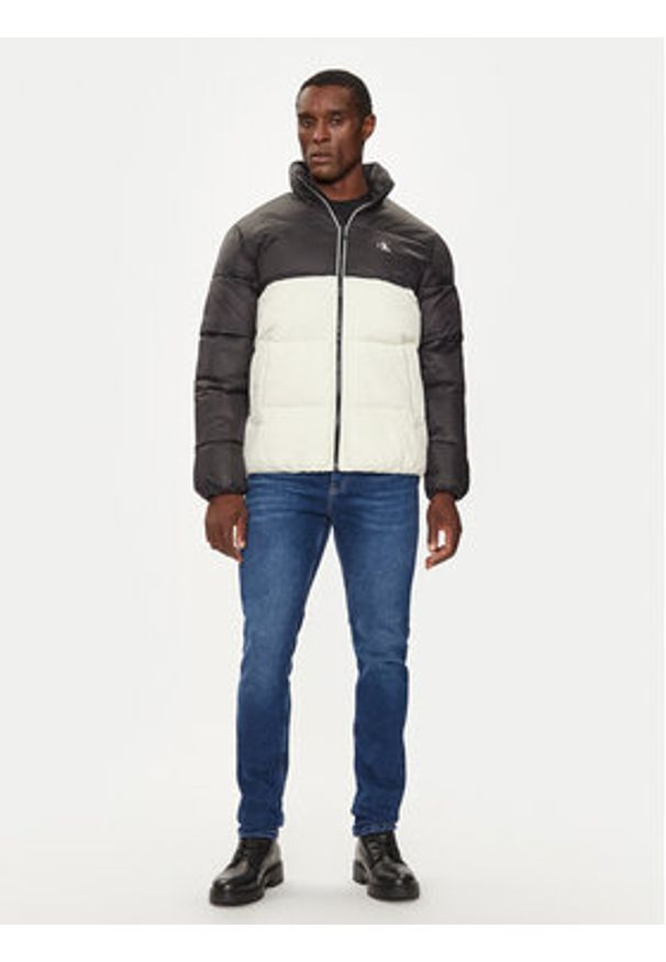 Calvin Klein Jeans Kurtka zimowa J30J325584 Écru Regular Fit. Materiał: syntetyk. Sezon: zima
