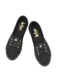 Trampki damskie Lee Cooper, cholewka z materiału tekstylnego elastyczne sznurówki na płaskiej podeszwie, czarne, LCW-26-02-4045L SVL-395. Okazja: na co dzień, na spacer. Zapięcie: sznurówki. Kolor: czarny. Materiał: materiał. Szerokość cholewki: normalna. Obcas: na płaskiej podeszwie. Styl: casual, elegancki #4
