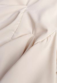 Born2be - Beżowa Rozkloszowana Sukienka z Wiskozą Zdobiona Falbanami i Wiązaniem Lerienatia. Okazja: na co dzień. Kolor: beżowy. Materiał: wiskoza. Wzór: aplikacja. Styl: casual, elegancki, klasyczny #5