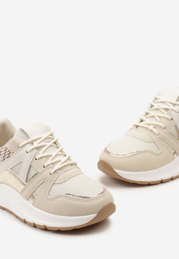 Renee - Beżowe Sneakersy z Siateczkowymi i Metalicznymi Zdobieniami Detama. Nosek buta: okrągły. Zapięcie: sznurówki. Kolor: beżowy. Wzór: aplikacja. Obcas: na obcasie. Wysokość obcasa: niski