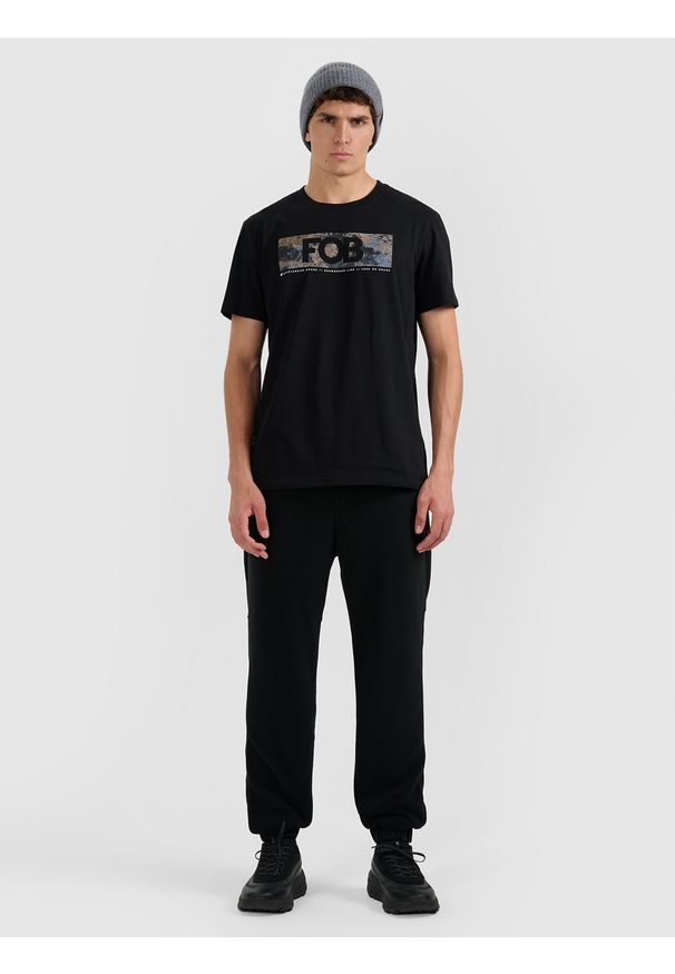 4f - 4F T-shirt regular z nadrukiem męski - czarny XL. Okazja: na co dzień. Kolor: czarny. Materiał: skóra, materiał. Wzór: nadruk. Styl: casual