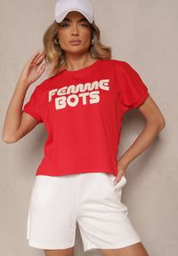 Renee - Czerwony T-shirt z Nadrukiem Napisu Dezerine. Okazja: na co dzień. Kolor: czerwony. Materiał: jeans. Wzór: napisy, nadruk. Styl: klasyczny, casual #5