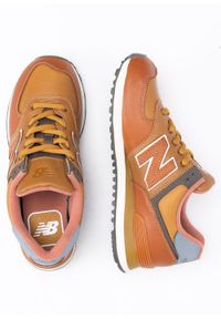 Sneakersy męskie brązowe New Balance ML574OMA. Okazja: na co dzień. Kolor: brązowy. Materiał: guma, zamsz, materiał. Szerokość cholewki: normalna. Sezon: jesień, lato. Model: New Balance 574. Sport: bieganie