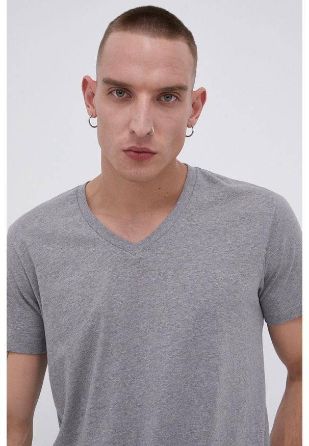 Levi's® - Levi's - T-shirt. Okazja: na co dzień, na spotkanie biznesowe. Kolor: szary. Materiał: dzianina. Wzór: gładki. Styl: biznesowy, casual