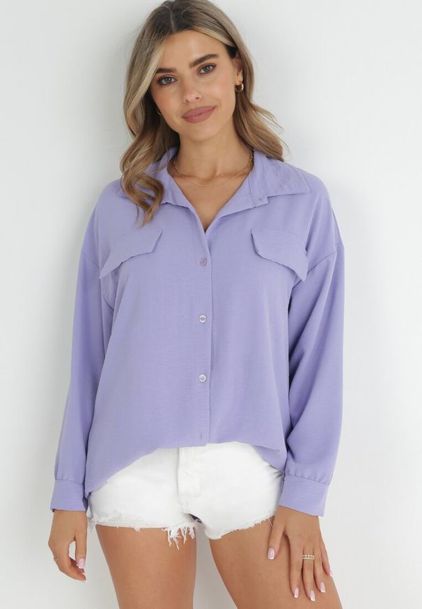 Born2be - Fioletowa Koszula z Kołnierzem i Ozdobnymi Klapami Keitlyn. Typ kołnierza: kołnierzyk klasyczny. Kolor: fioletowy. Materiał: jeans. Styl: klasyczny