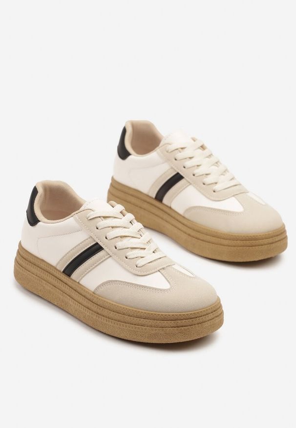 Born2be - Beżowo-Czarne Sneakersy na Platformie w Stylu Kultowych Tenisówek Ozdobione Wzorem w Panterkę Gonoriel. Okazja: na co dzień. Kolor: beżowy. Materiał: jeans. Wzór: aplikacja, motyw zwierzęcy. Obcas: na platformie