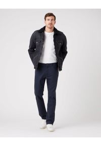 Wrangler - WRANGLER GREENSBORO MĘSKIE SPODNIE JEANSOWE DARK NAVY W15Q71XAE. Materiał: jeans