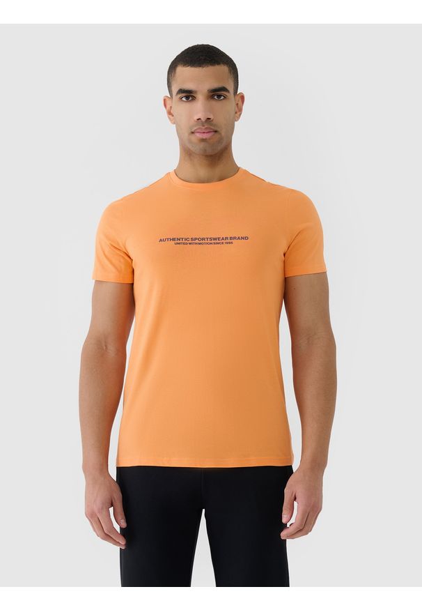 4f - 4F T-shirt regular z nadrukiem męski - pomarańczowy XXL. Okazja: na co dzień. Kolor: pomarańczowy. Materiał: bawełna, jersey, dzianina. Długość rękawa: krótki rękaw. Długość: krótkie. Wzór: nadruk. Styl: sportowy, klasyczny, casual
