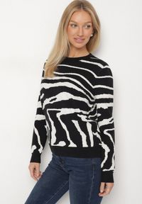 Born2be - Czarny Sweter o Prostym Kroju w Zebrę Unida. Okazja: na spotkanie biznesowe, do pracy, na co dzień. Kolor: czarny. Materiał: jeans. Długość rękawa: długi rękaw. Długość: długie. Wzór: motyw zwierzęcy. Styl: elegancki, biznesowy, casual #7