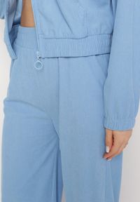 Born2be - Jasnoniebieski Sztruksowy Komplet Dresowy Bluza z Kapturem i Szerokie Spodnie z Kieszeniami Makeria. Kolor: niebieski. Materiał: sztruks, dresówka #6