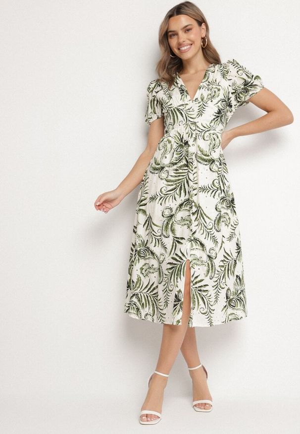 Born2be - Zielona Rozkloszowana Sukienka z Dekoltem w Serek Zdobiona Roślinnym Wzorem Evilirae. Okazja: do pracy, na co dzień, na spotkanie biznesowe. Typ kołnierza: dekolt w serek. Kolor: zielony. Wzór: aplikacja. Styl: casual, biznesowy