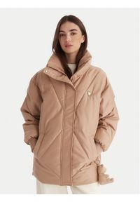 Guess Kurtka zimowa V5BL13 WHHZ2 Beżowy Regular Fit. Kolor: beżowy. Materiał: syntetyk. Sezon: zima