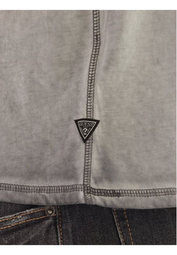 Guess T-Shirt M6GI26 K3246 Szary Regular Fit. Kolor: szary. Materiał: bawełna