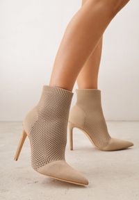 Born2be - Ciemnobeżowe Skarpetkowe Botki VICES na Szpilce z Cholewką o Strukturalnym Splocie Lodinia. Nosek buta: otwarty. Kolor: beżowy. Materiał: skóra, materiał. Szerokość cholewki: normalna. Wzór: ze splotem. Obcas: na szpilce. Styl: klasyczny. Wysokość obcasa: średni #1