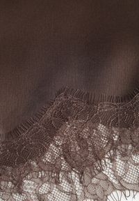 Born2be - Brązowa Satynowa Spódnica o Asymetrycznym Kroju z Koronką Arlivia. Kolor: brązowy. Materiał: satyna, koronka. Wzór: koronka. Styl: elegancki, klasyczny #8