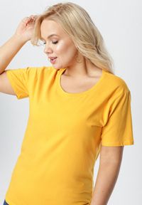 Born2be - Żółty T-shirt Aetheriel. Kolor: żółty. Materiał: dzianina. Długość rękawa: krótki rękaw. Długość: krótkie. Wzór: gładki. Styl: klasyczny, sportowy #3