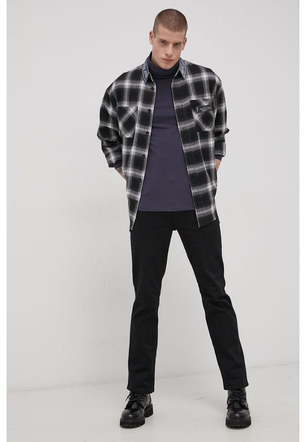 Tom Tailor Longsleeve męski gładki. Okazja: na co dzień. Typ kołnierza: golf. Kolor: niebieski. Materiał: dzianina, bawełna. Długość rękawa: długi rękaw. Wzór: gładki. Styl: casual