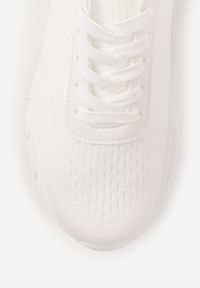 Born2be - Białe Minimalistyczne Buty Sportowe z Siateczki na Tłoczonej Podeszwie Zanera. Okazja: na co dzień, na spacer. Kolor: biały. Materiał: jeans. Szerokość cholewki: normalna. Sport: turystyka piesza, fitness, joga i pilates #4