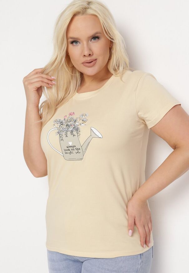 Born2be - Beżowy Bawełniany T-shirt z Ozdobnym Nadrukiem Littana. Okazja: na co dzień. Kolor: beżowy. Materiał: bawełna. Wzór: nadruk. Sezon: wiosna, lato. Styl: klasyczny, casual