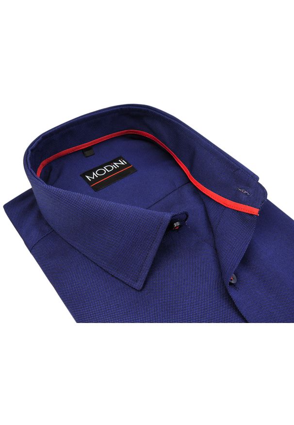Modini - Granatowa koszula męska MA4. Typ kołnierza: kołnierzyk klasyczny. Kolor: niebieski. Materiał: bawełna, poliester, tkanina. Długość: długie. Wzór: ze splotem. Styl: klasyczny
