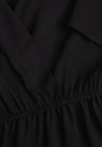 Renee - Czarna Rozkloszowana Sukienka z Wiązanym Paskiem Adotine. Kolor: czarny. Materiał: materiał. Sezon: wiosna, lato #10