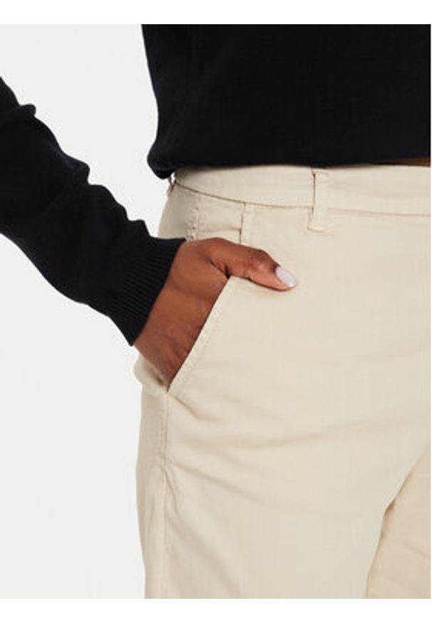 United Colors of Benetton - United Colors Of Benetton Chinosy 4CDR558R5 Beżowy Slim Fit. Kolor: beżowy. Materiał: bawełna