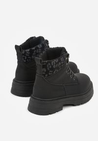 Born2be - Czarne Trapery Zdobione Wzorzystymi Wstawkami Vetiane. Nosek buta: okrągły. Zapięcie: sznurówki. Kolor: czarny. Wzór: aplikacja. Materiał: skóra, materiał. Sezon: zima. Obcas: na obcasie. Styl: klasyczny. Wysokość obcasa: niski #2