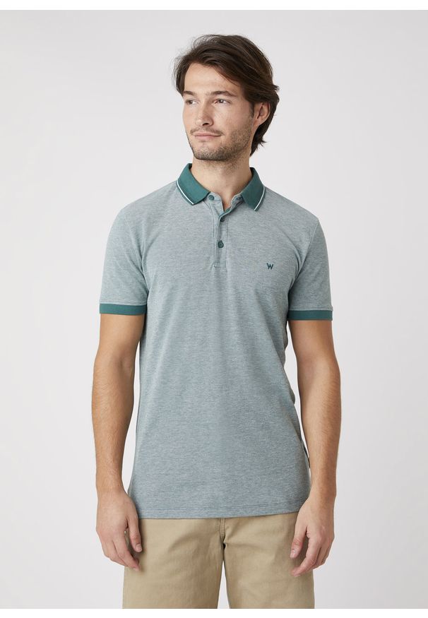 Wrangler - MĘSKIE POLO WRANGLER SS REFINED POLO MALLARD GREEN W7AFKHG28 112131333. Typ kołnierza: polo