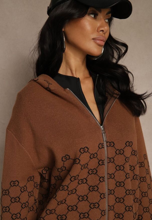 Renee - Brązowy Rozpinany Kardigan z Kapturem z Geometrycznym Wzorem Neratusa. Okazja: na co dzień. Typ kołnierza: kaptur. Kolor: brązowy. Materiał: jeans. Wzór: geometria. Sezon: wiosna. Styl: casual