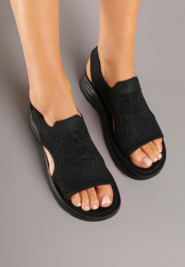 Born2be - Czarne Sandały z Elastyczną Cholewką i Cyrkoniami Lileldi. Okazja: na co dzień. Kolor: czarny. Materiał: jeans. Styl: elegancki, casual