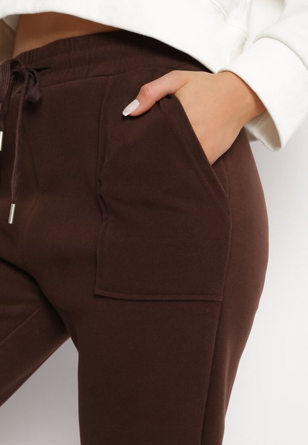 Born2be - Brązowe Ocieplane Spodnie Bawełniane z Gumką w Pasie Ocuna. Kolor: brązowy. Materiał: bawełna. Styl: klasyczny