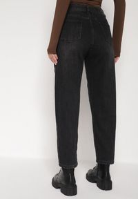 Born2be - Czarne Jeansy Mom Fit z Wysokim Stanem z Domieszką Wiskozy Aclonna. Okazja: na co dzień. Stan: podwyższony. Kolor: czarny. Styl: casual, elegancki #4