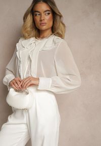 Renee - Jasnobeżowa Koszula z Ozdobnymi Falbanami Landiva. Okazja: na co dzień. Kolor: beżowy. Materiał: jeans. Styl: casual, elegancki