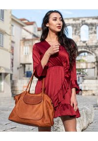 Torebka damska camel MARCO MAZZINI v86a. Wzór: gładki. Sezon: lato. Materiał: skórzane. Styl: casual, elegancki, biznesowy, klasyczny, vintage. Rodzaj torebki: na ramię