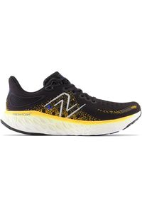 Buty męskie New Balance Fresh Foam 1080 v12 M108012D – czarne. Okazja: na co dzień. Kolor: czarny. Materiał: guma, materiał, skóra, syntetyk. Szerokość cholewki: normalna. Sport: bieganie, fitness