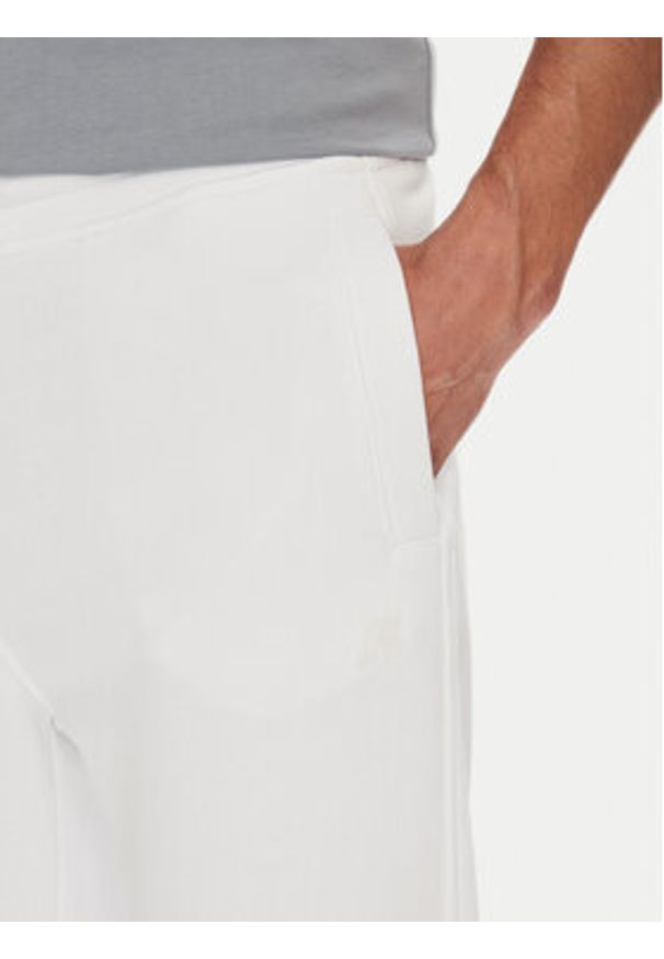 K-Way Spodnie dresowe Mickyel K51377W Biały Regular Fit. Kolor: biały. Materiał: bawełna