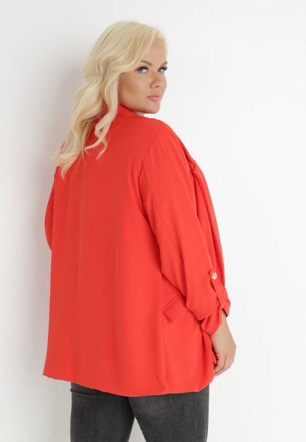 Born2be - Czerwona Marynarka Oreithousa. Okazja: na imprezę, do pracy. Kolekcja: plus size. Kolor: czerwony. Materiał: tkanina. Długość rękawa: długi rękaw. Długość: długie. Styl: elegancki, klasyczny