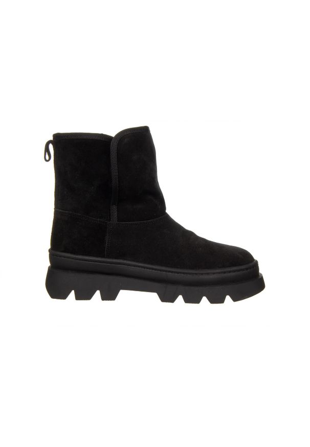 Botki Bayla-161 031 Jordy 001 Srt 55 Black Suede 161655, Czarny, Skóra naturalna - 41. Okazja: na co dzień. Nosek buta: okrągły. Zapięcie: bez zapięcia. Kolor: czarny. Szerokość cholewki: normalna. Wysokość cholewki: za kostkę. Materiał: skóra. Sezon: zima, jesień. Obcas: na obcasie. Styl: elegancki, casual. Wysokość obcasa: średni