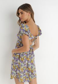 Born2be - Fioletowo-Miętowa Sukienka Konmey. Typ kołnierza: dekolt kwadratowy. Kolor: miętowy. Wzór: kwiaty. Sezon: lato. Styl: retro. Długość: mini #4