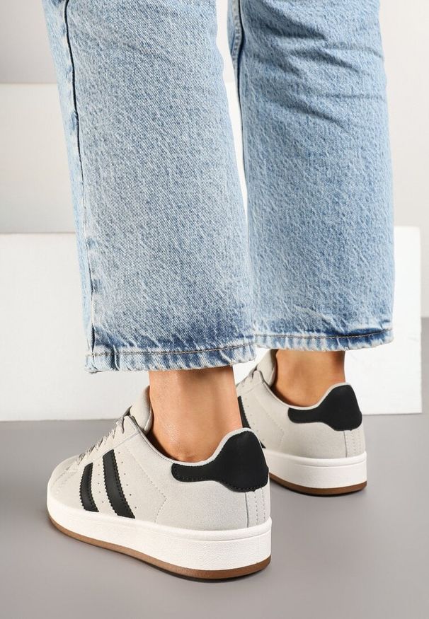 Renee - Szare Sneakersy Ozdobione Paskami Dolirenna. Okazja: na co dzień. Zapięcie: pasek. Kolor: szary. Materiał: jeans. Wzór: aplikacja. Sezon: lato, wiosna. Obcas: na płaskiej podeszwie